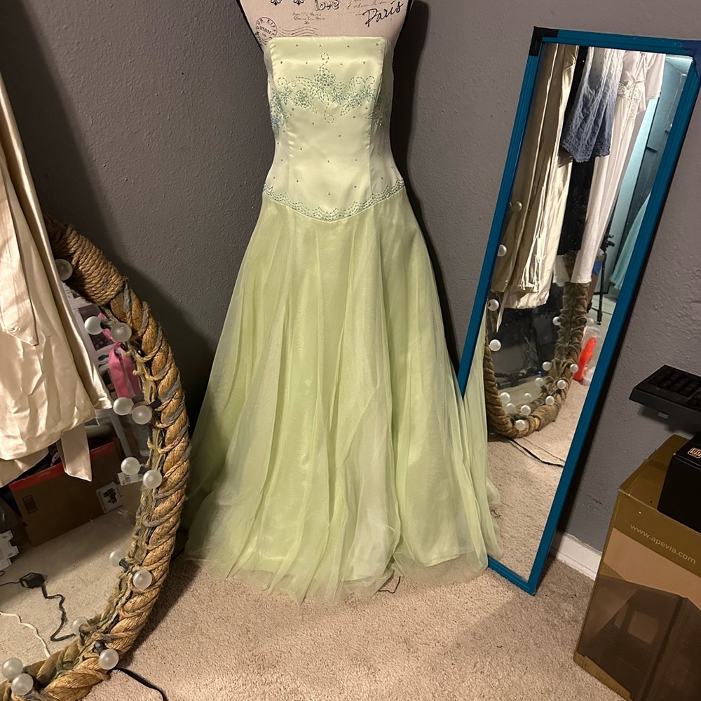 Morgan and co strapless dress